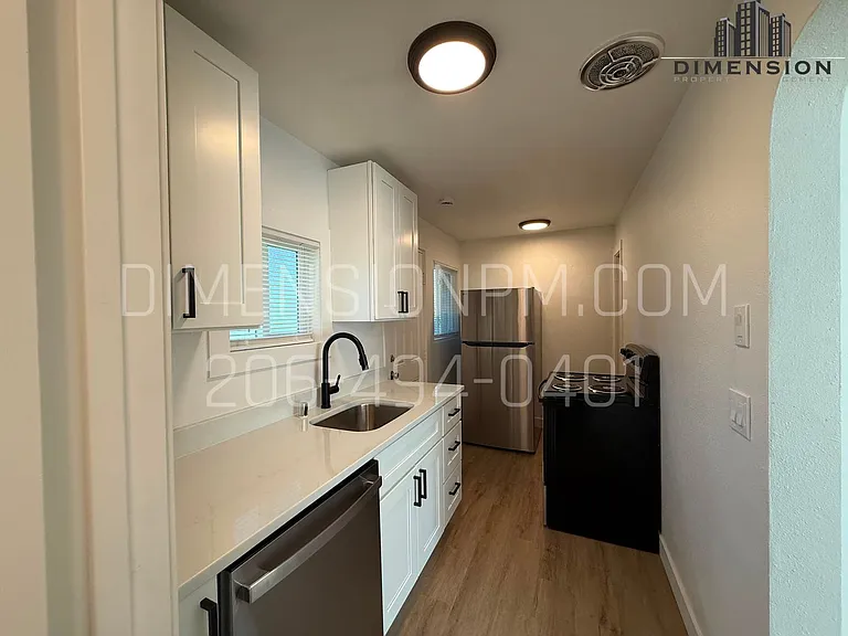 Skyway Apartments — Photo 8