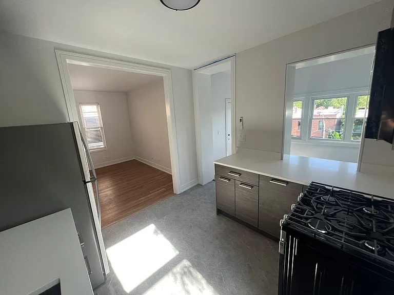 1334 W Elmdale Ave #3R — Photo 11