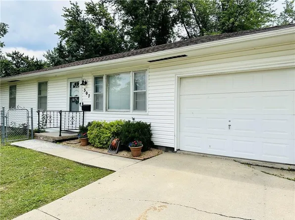 307 E Dakota St, Butler, MO 64730