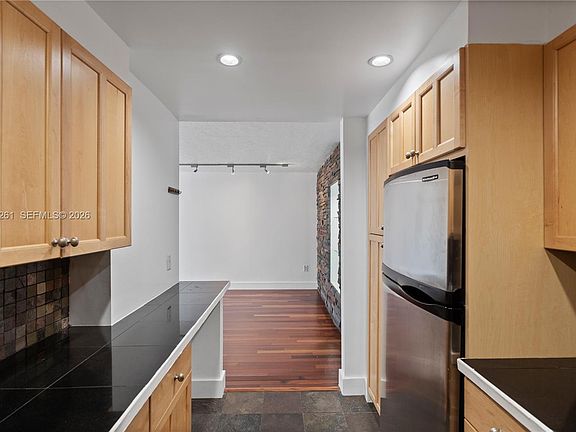 4th image of 145 SE 25th Rd APT 404