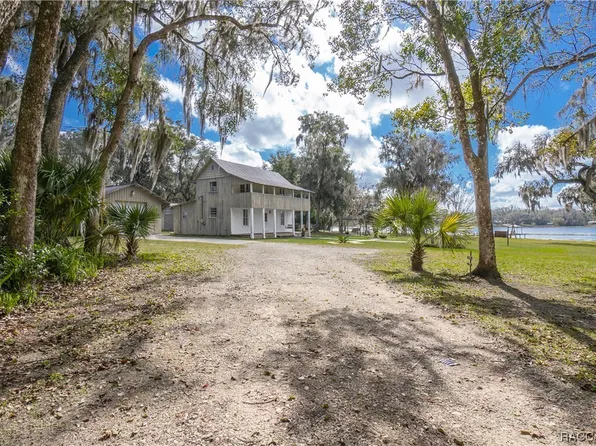 8630 E Magnolia St, Floral City, FL 34436