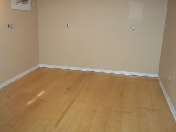 3rd image of 216 Courtland St