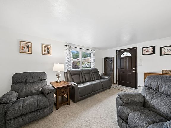 3rd image of 4755 Woodhill Dr