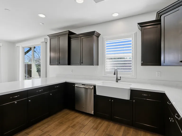 227 E Beatryce St — Photo 12
