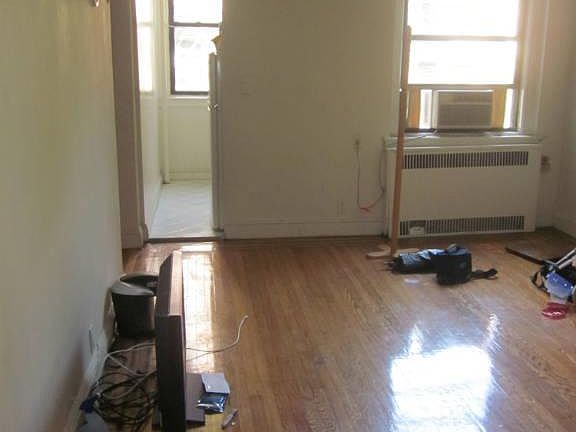 2nd image of 213 E 89th St APT 4c