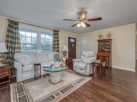 3rd image of 720 Stewart Valley Dr