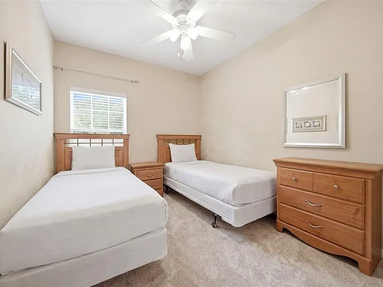 2402 Caravelle Cir — Photo 24