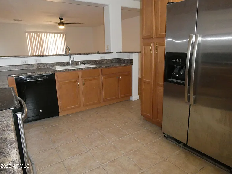 11547 W Schleifer Dr — Photo 7