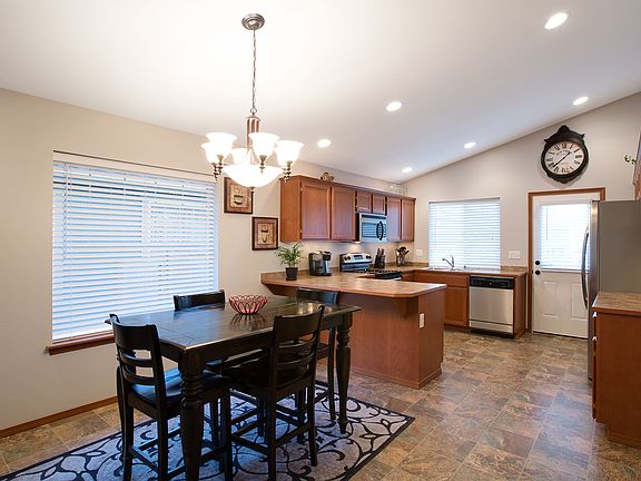 Kitchen w/ Eating Area
