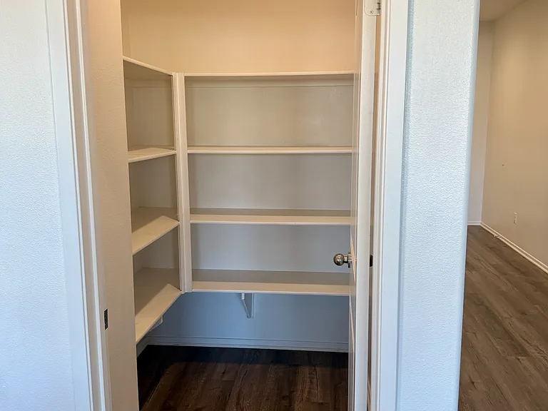 914 Haviture Way — Photo 7