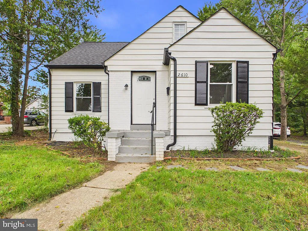 3 bed, 2.0 bath, 1223 sqft, $3,100 — Photo 1