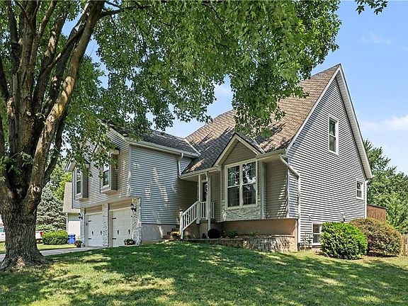 2nd image of 4051 SW Clipper Ln