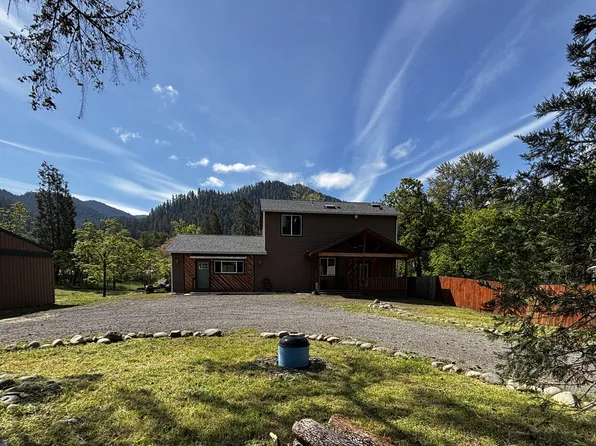 47426 School St, Oakridge, OR 97463