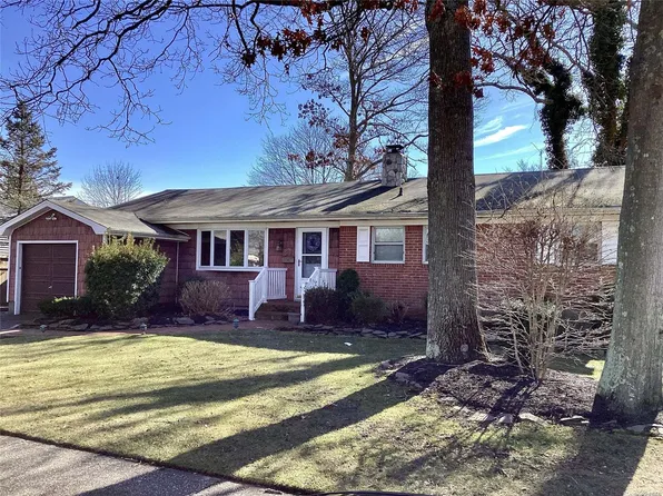 24 Alma Street, Sayville, NY 11782