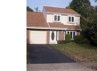 23 Green Woods Dr, Horsham, PA 19044