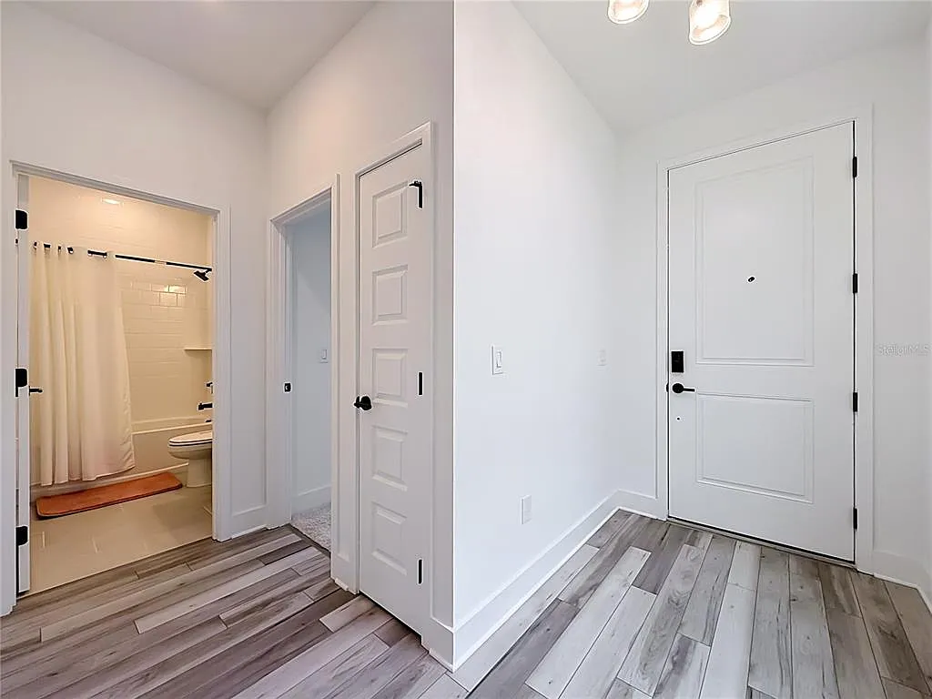 4 bed, 3.0 bath, 2049 sqft, $3,600 — Photo 4