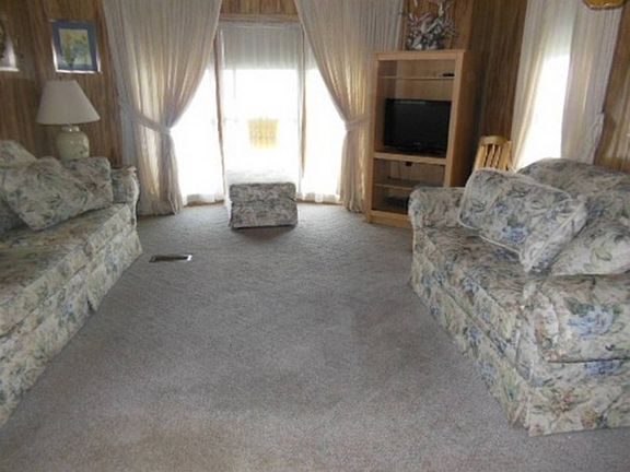 3rd image of 1519 Paddock Ln