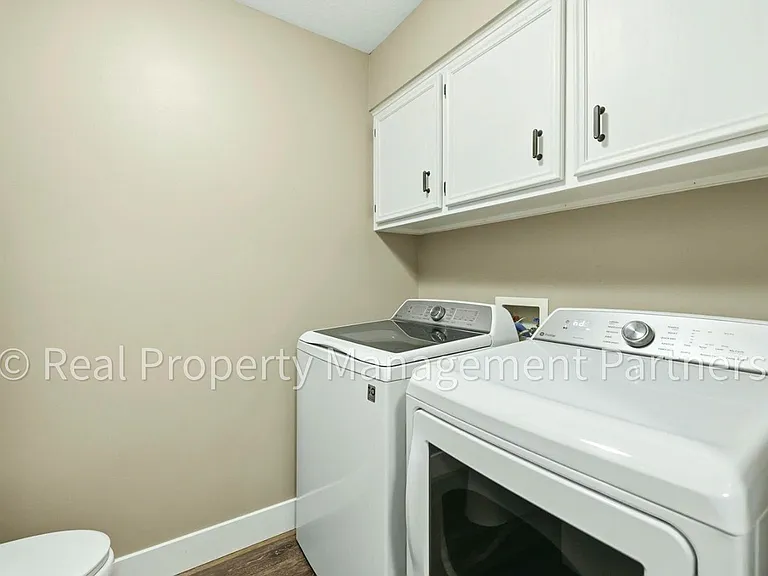 11425 Prairie Ave — Photo 25