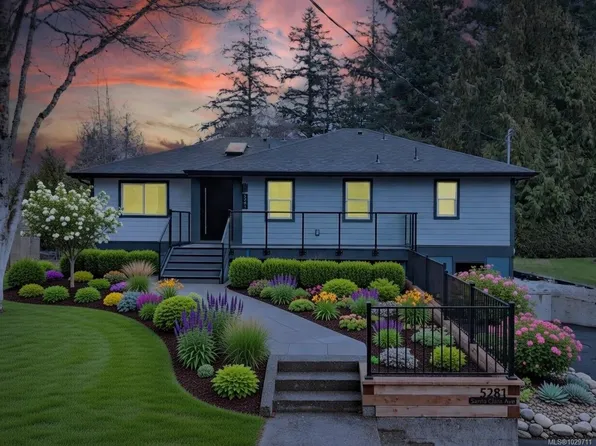 5281 Santa Clara Ave, Saanich, BC V8Y 1W6