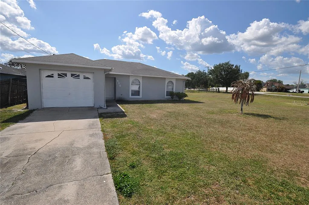 Building Photo - 400 Red Hawk Loop