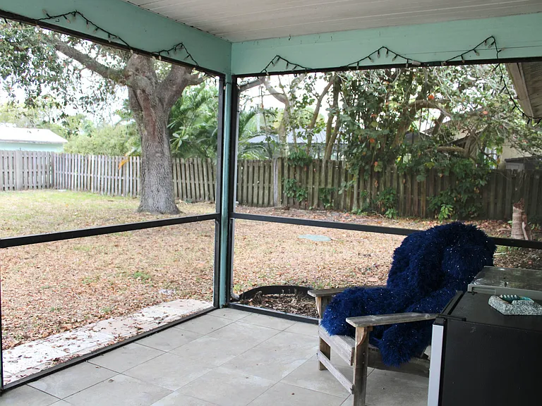 2533 SE Grand Dr — Photo 24