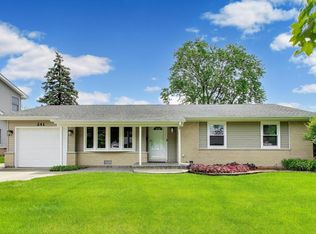 241 Brookhaven Dr, Elk Grove Village, IL 60007