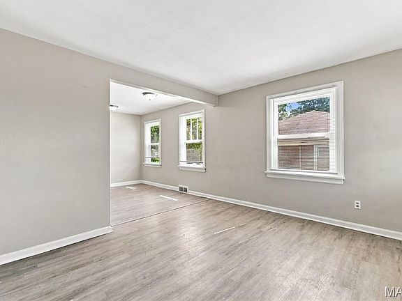 4th image of 350 N New Florissant Rd