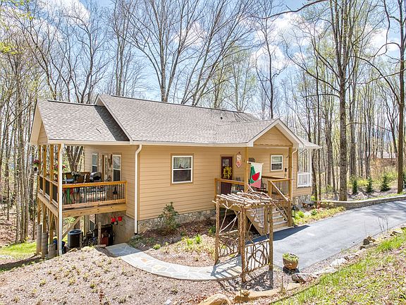 4th image of 100 Loafer Ln