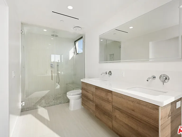 1533 N Vista St #101 — Photo 9