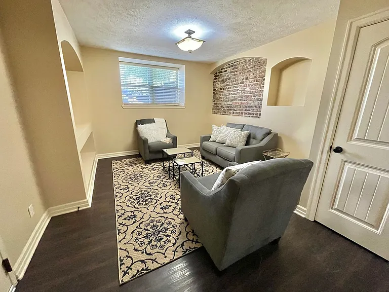 3007 Jackson St — Photo 4