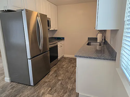 528 Grand Ave #7 Photo 1