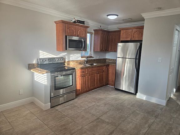 2nd image of 2323 Van Buren St #108