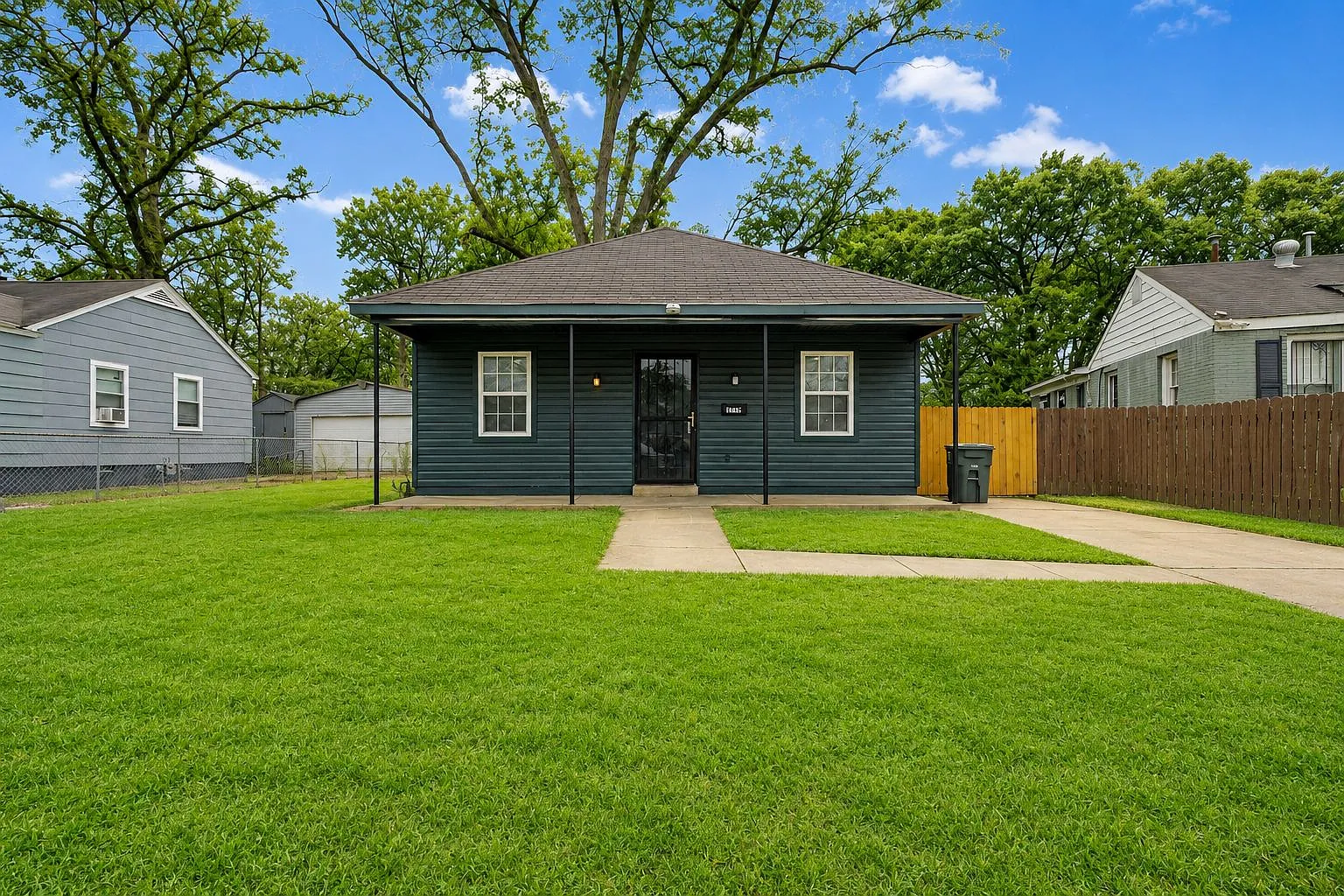 4 bed, $1,550 — Photo 1