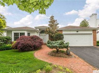 110 Fairway View Dr, Commack, NY 11725