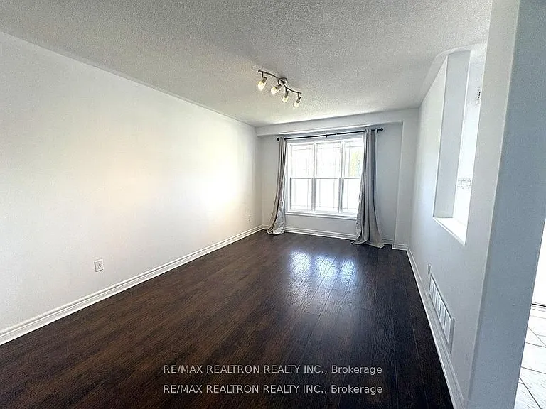 132 Bowen Dr — Photo 4