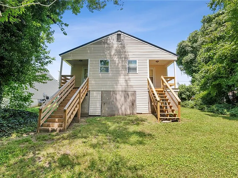 114 Charles Ave — Photo 16