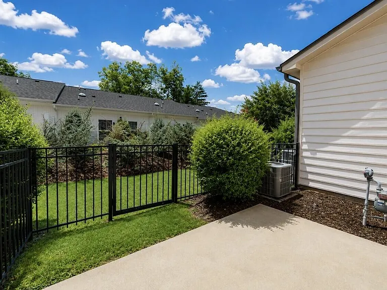 506 Aronia — Photo 34