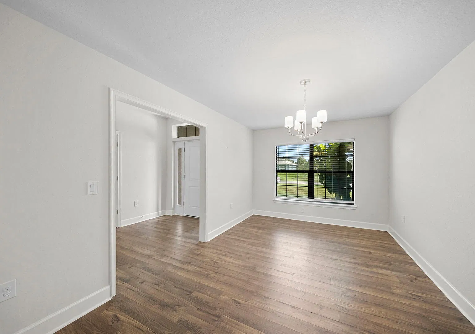 Stunning 4-bedroom, 3-bathroom gem, built in 2023 in Lehigh Acres — Photo 4
