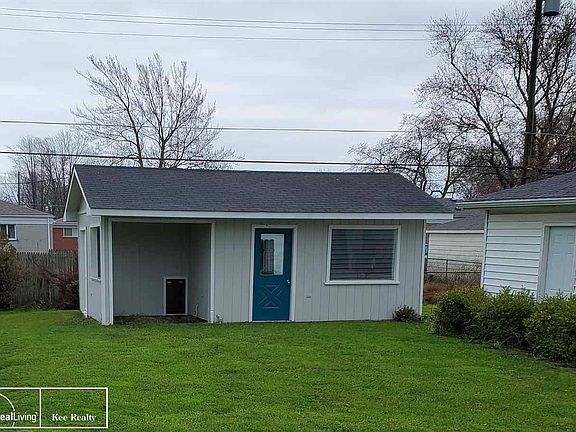 3rd image of 22710 Lake Blvd