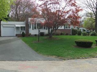 94 Whitewood Dr, Cranston, RI 02920