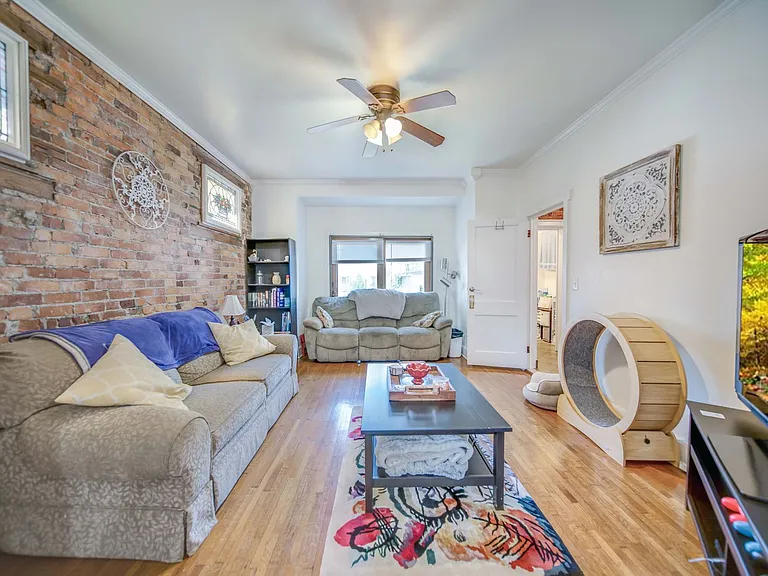 2405 Summit St — Photo 17
