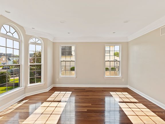 3rd image of 721 Galleria Dr