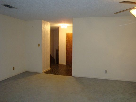 5th image of 706 Elaine Dr