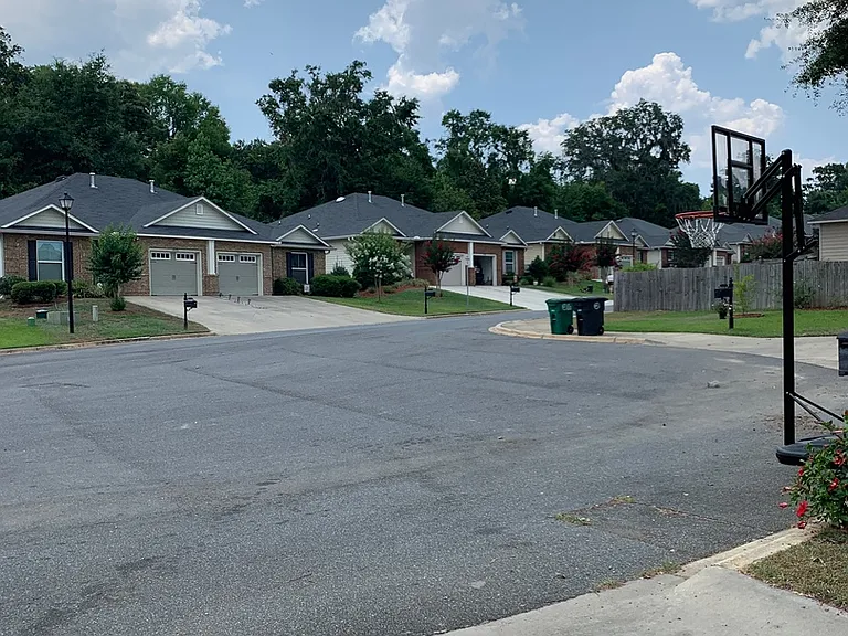 2901 Hampton Meadow Dr — Photo 35