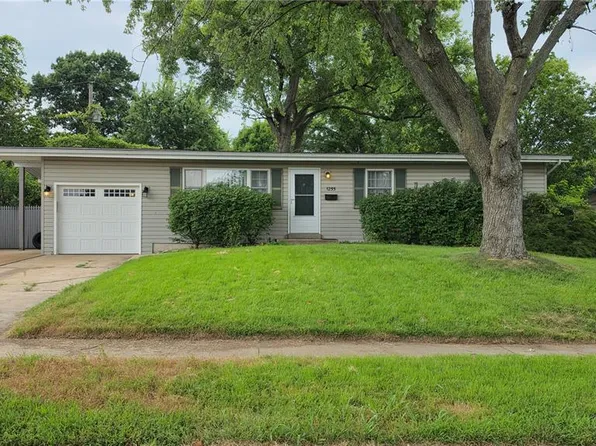 1255 Night Dr, Florissant, MO 63031