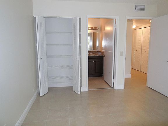 2nd image of 913 Meadows Cir #913