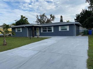 3311 York Dr W, Bradenton, FL 34205