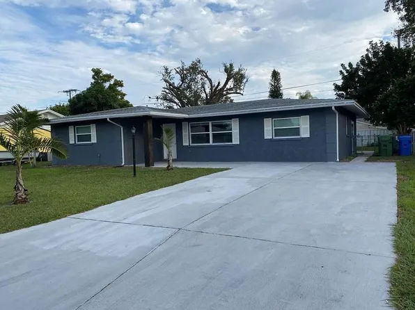 3311 York Dr W, Bradenton, FL 34205