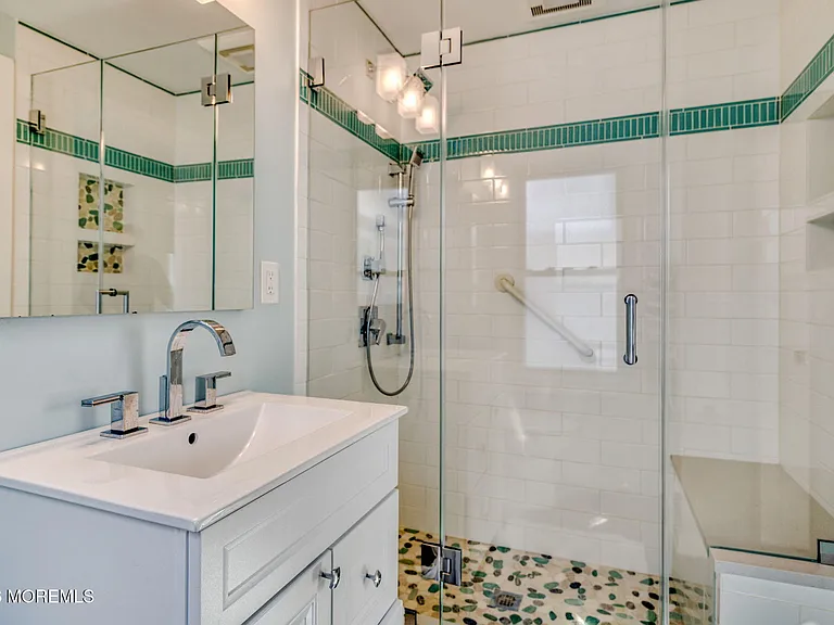 26 Heck Ave — Photo 41