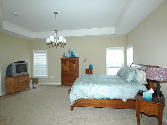 5th image of 22225 Fairlawn Dr